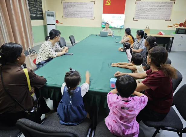 教育辅导中时常通过引导家长回看日常的互动形式从亲子沟通 教育辅导中时常通过引导家长回看日常的互动形式从亲子沟通